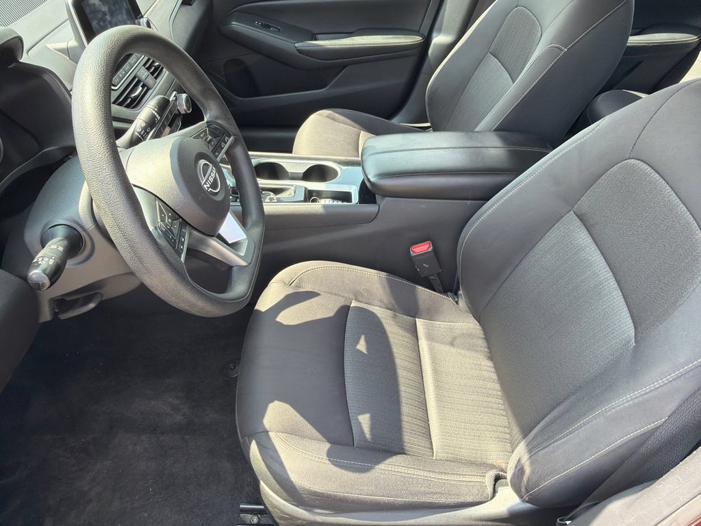 Used 2024 Nissan Altima 2.5 SV FWD image 9
