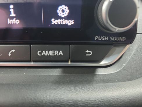 Used 2023 Nissan Rogue S image 34