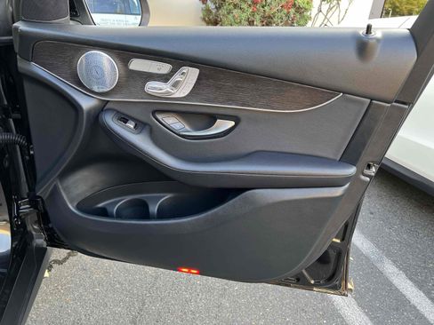 Used 2020 Mercedes-Benz GLC 300 4MATIC w/ Premium Package image 61