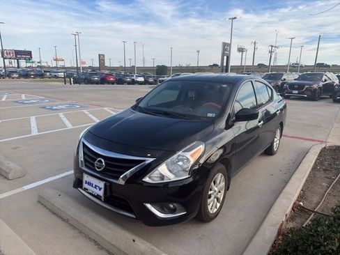 Used 2017 Nissan Versa SV w/ SV Special Edition Package image 2