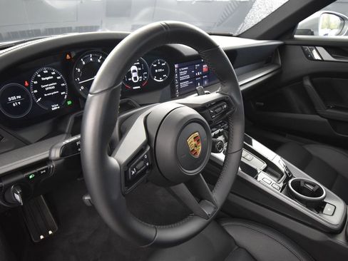 Used 2021 Porsche 911 Carrera S image 4