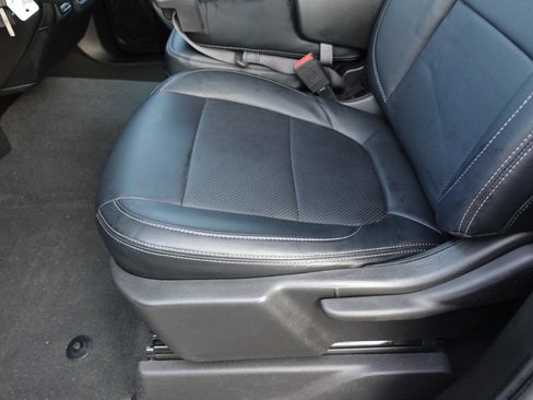 Used 2022 Chevrolet Silverado 2500 Custom w/ Custom Value Package image 12