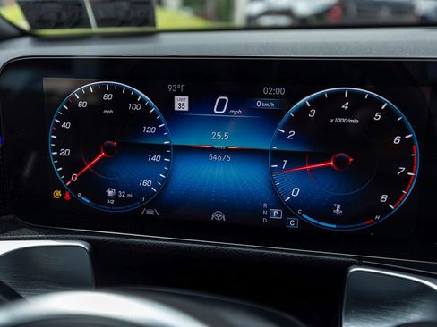 Used 2023 Mercedes-Benz GLB 250 4MATIC w/ Premium Package image 17