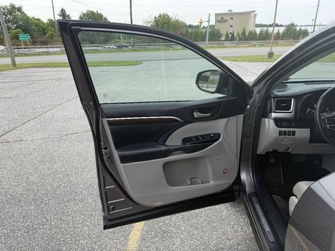 Used 2015 Toyota Highlander Limited AWD/4WD image 9