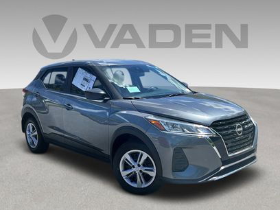 New 2025 Nissan Kicks Play S