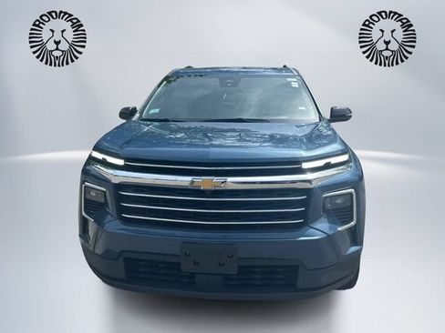 Used 2025 Chevrolet Traverse LT AWD/4WD image 2
