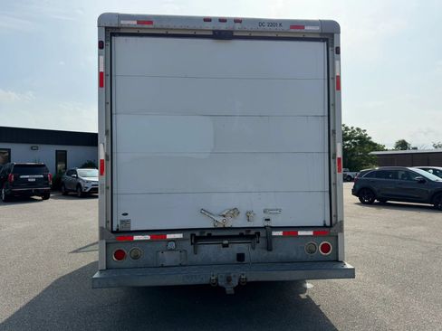 Used 2007 Ford E-450 and Econoline 450 RWD image 8