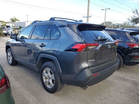 Used 2021 Toyota RAV4 XLE w/ Convenience Package image 4