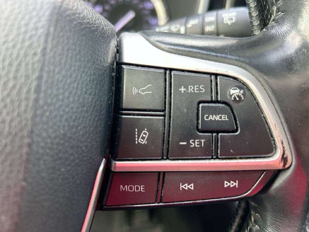 Used 2022 Toyota Highlander XLE FWD image 17