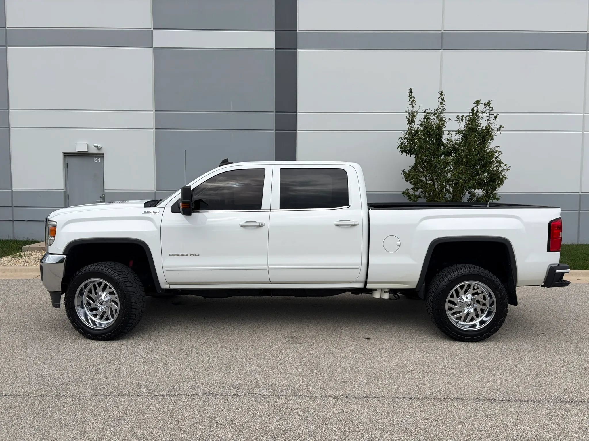 Used 2015 GMC Sierra 2500 SLE AWD/4WD image 4