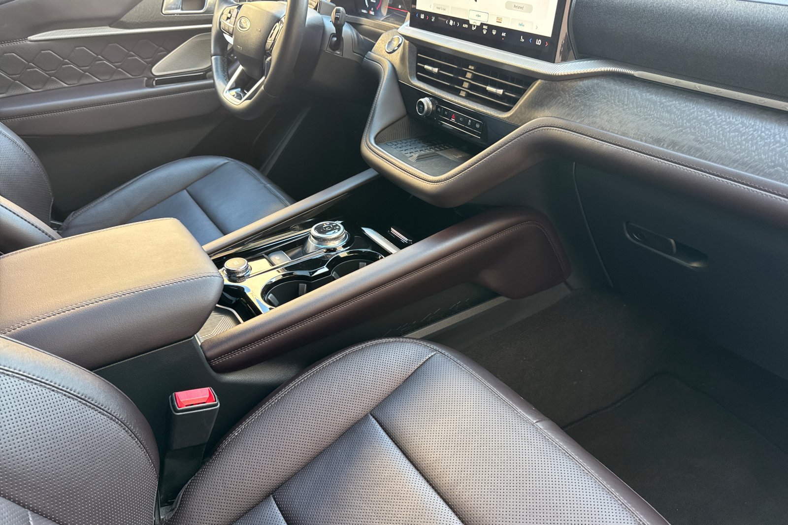 Used 2025 Ford Explorer Platinum w/ LUX Leather Package AWD/4WD image 19
