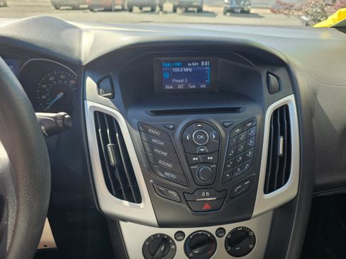 Used 2013 Ford Focus SE FWD image 12