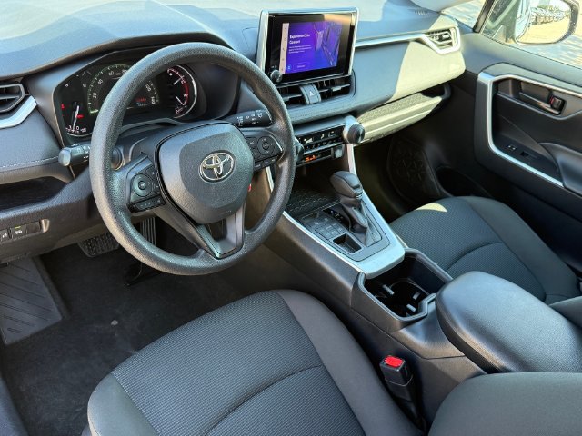 Used 2023 Toyota RAV4 LE AWD/4WD image 10