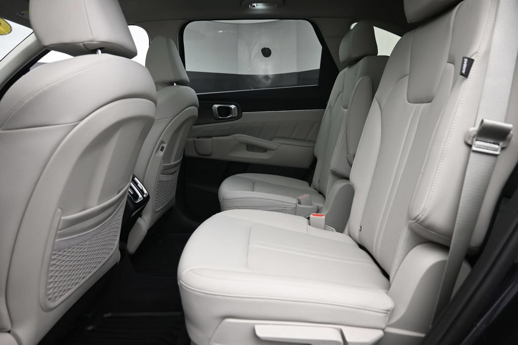 Used 2025 Kia Sorento SX AWD/4WD image 14