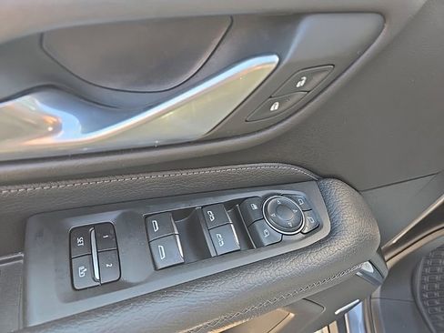 Used 2022 GMC Yukon XL Denali image 15