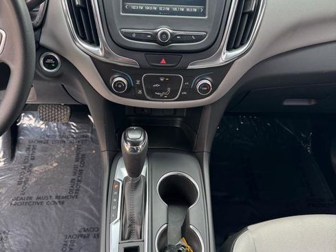 Used 2018 Chevrolet Equinox LS image 31