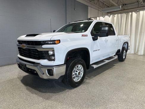 Used 2024 Chevrolet Silverado 2500 LT w/ Convenience Package AWD/4WD image 4