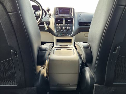 Used 2020 Dodge Grand Caravan SXT FWD image 14