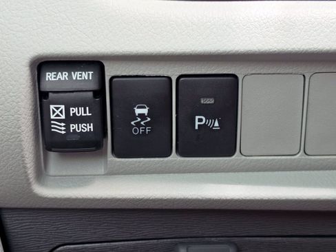 Used 2020 Toyota Sienna XLE Premium FWD image 20