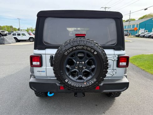 Used 2023 Jeep Wrangler Unlimited w/ Cold Weather Group AWD/4WD image 9