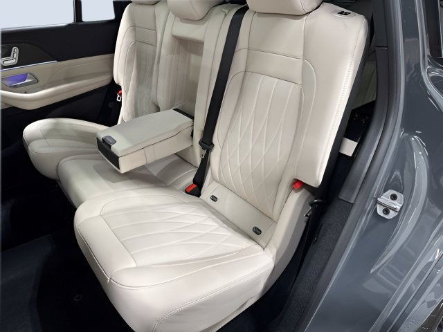 Used 2026 Mercedes-Benz GLS 63 AMG 4MATIC image 31