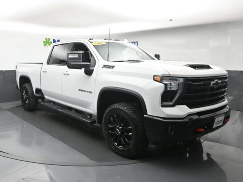 Used 2025 Chevrolet Silverado 2500 LTZ w/ LTZ Plus Package AWD/4WD image 2
