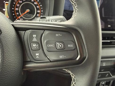 Used 2025 Jeep Wrangler Unlimited Rubicon AWD/4WD image 24