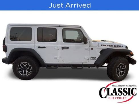 Used 2024 Jeep Wrangler Unlimited Rubicon w/ Convenience Group image 9