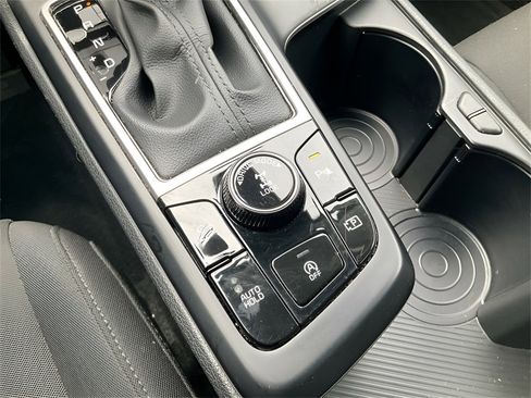 Used 2024 Kia Sportage LX image 30