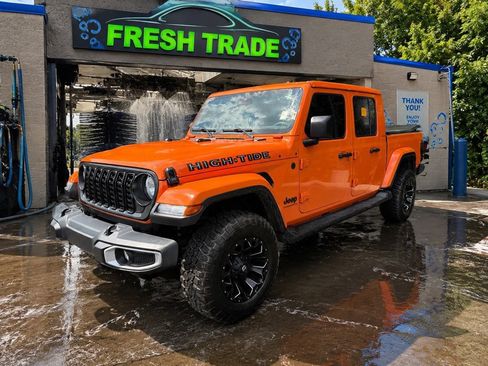 Used 2025 Jeep Gladiator Sport AWD/4WD image 1
