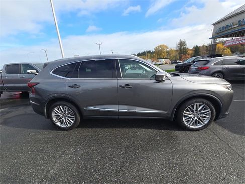 Used 2023 Acura MDX SH-AWD w/ Advance Package image 3