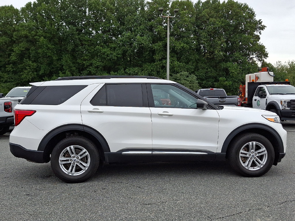 Used 2023 Ford Explorer XLT AWD/4WD image 7