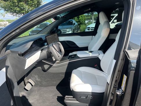 Used 2022 Tesla Model X Plaid AWD/4WD image 9