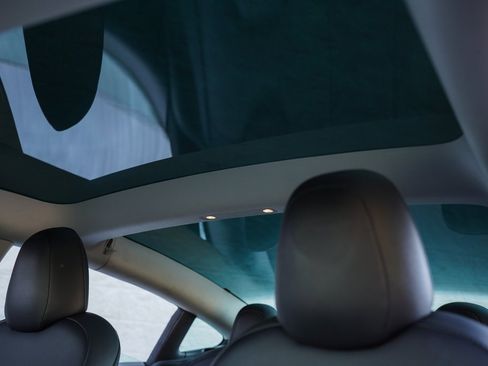 Used 2023 Tesla Model 3 Standard Range image 32