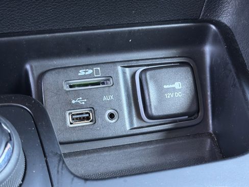 Used 2016 Jeep Cherokee Latitude w/ Cold Weather Group AWD/4WD image 28