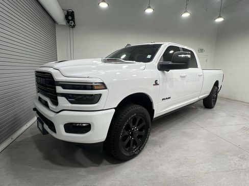 Used 2025 RAM 2500 Laramie AWD/4WD image 4