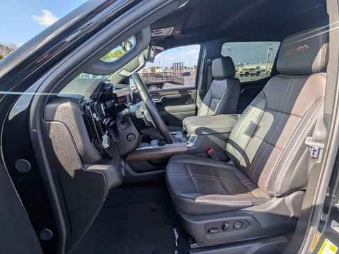 Certified 2025 Chevrolet Silverado 1500 High Country w/ Midnight Edition AWD/4WD image 9
