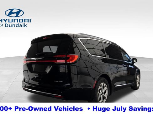 Used 2022 Chrysler Pacifica Limited FWD image 2
