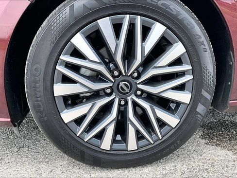 Used 2024 Nissan Altima 2.5 SV FWD image 9