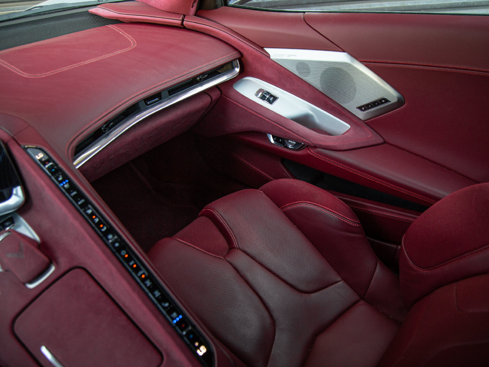 Used 2020 Chevrolet Corvette Stingray Premium Cpe w/ 3LT Preferred Equipment Group RWD image 18
