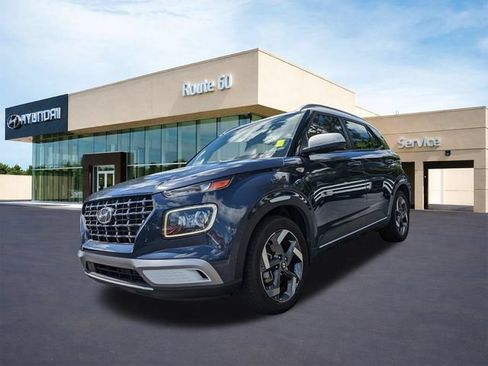 Certified 2023 Hyundai Venue Limited w/ Cargo Package FWD image 8