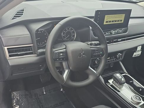 Used 2025 Mitsubishi Outlander Trail Edition image 17