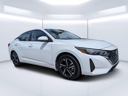 Used 2025 Nissan Sentra SV image 1