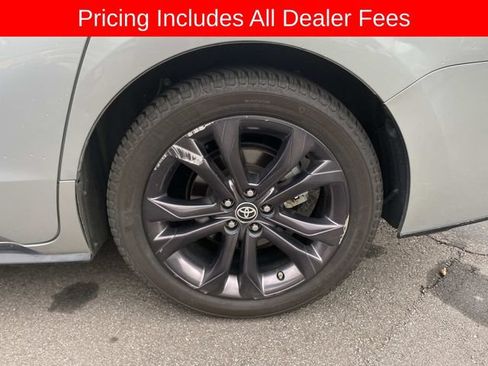 Used 2021 Toyota Sienna XSE w/ XSE Plus Package FWD image 3