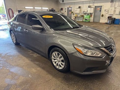 Used 2017 Nissan Altima 2.5 S w/ Power Driver Seat Package FWD image 7