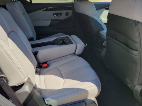 Used 2025 Honda Pilot EX-L image 6
