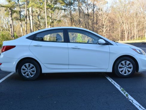 Used 2015 Hyundai Accent GLS image 4