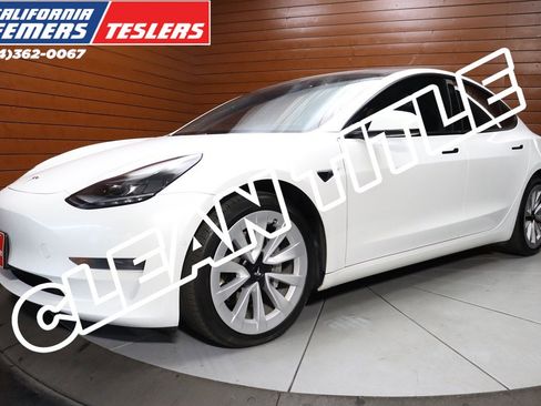 Used 2023 Tesla Model 3 Standard Range image 1