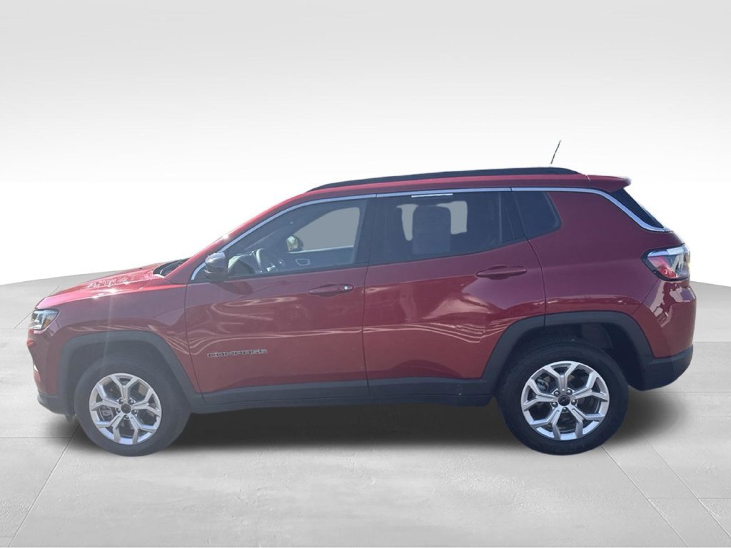 Certified 2025 Jeep Compass Latitude w/ Sun & Sound Group AWD/4WD image 7