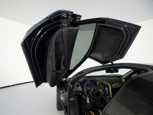 Used 2018 McLaren 720S Performance RWD image 10
